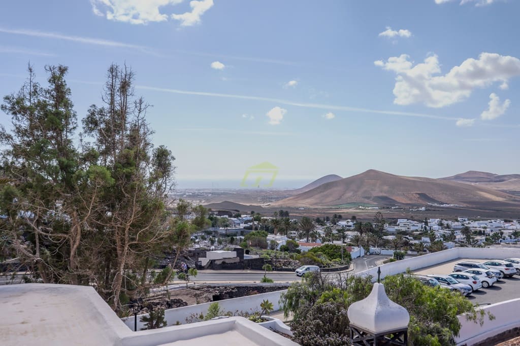 4 slaapkamer Villa te koop in Nazaret met garage - € 690.000 (Ref: 8823925)