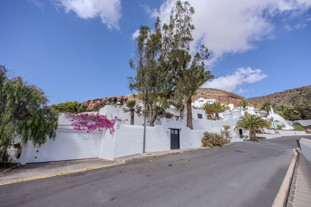 4 slaapkamer Villa te koop in Nazaret met garage - € 690.000 (Ref: 8823925)