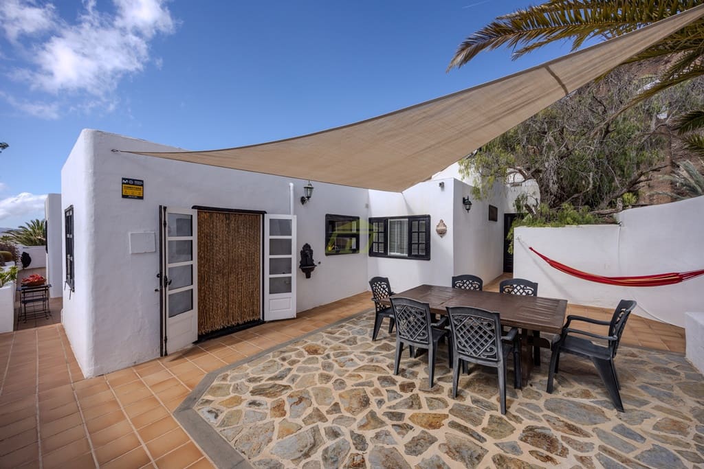 4 slaapkamer Villa te koop in Nazaret met garage - € 690.000 (Ref: 8823925)