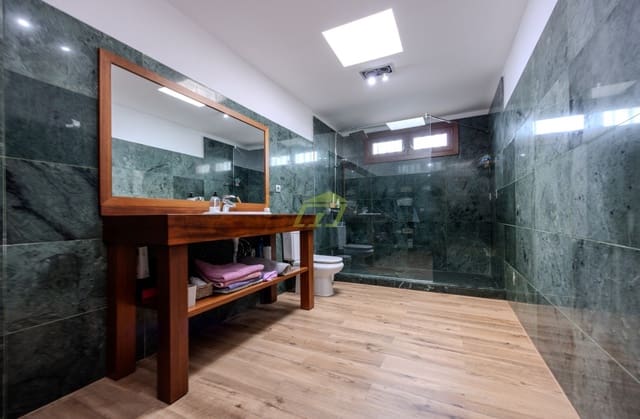 5 chambre Villa/Maison à vendre à Tahiche, Teguise avec piscine garage - 740 000 € (Ref: 8882032)