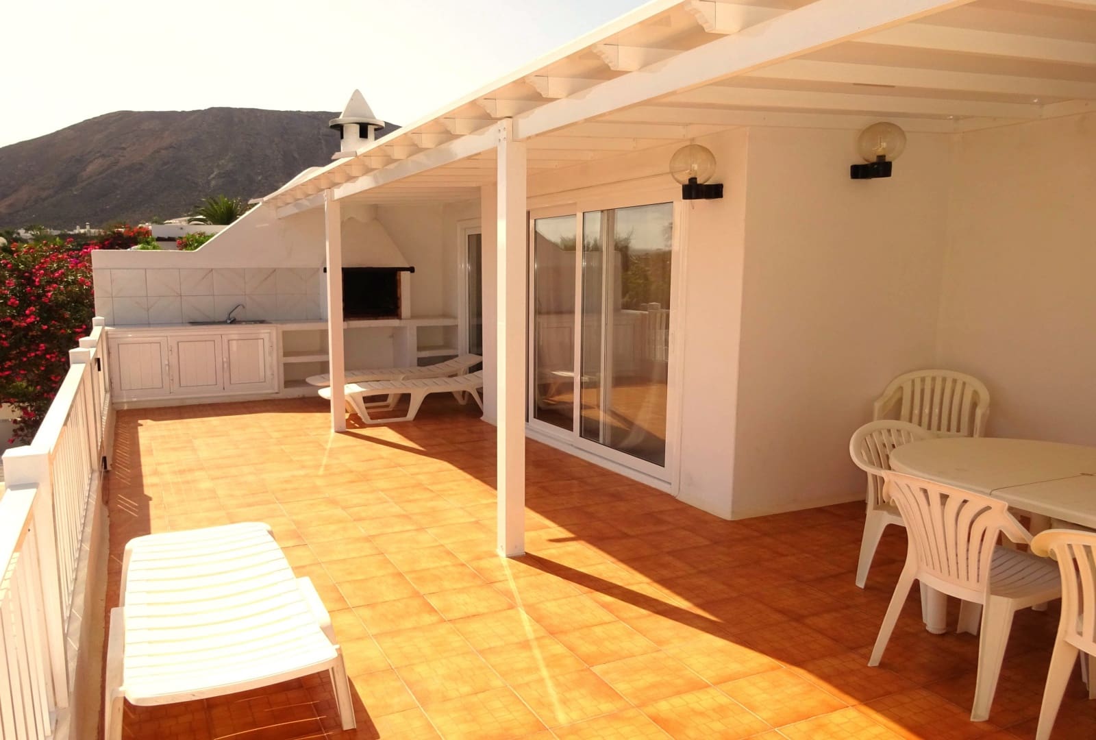 5 soveværelse Villa til salg i Playa Blanca med swimmingpool garage - € 720.000 (Ref: 8885058)
