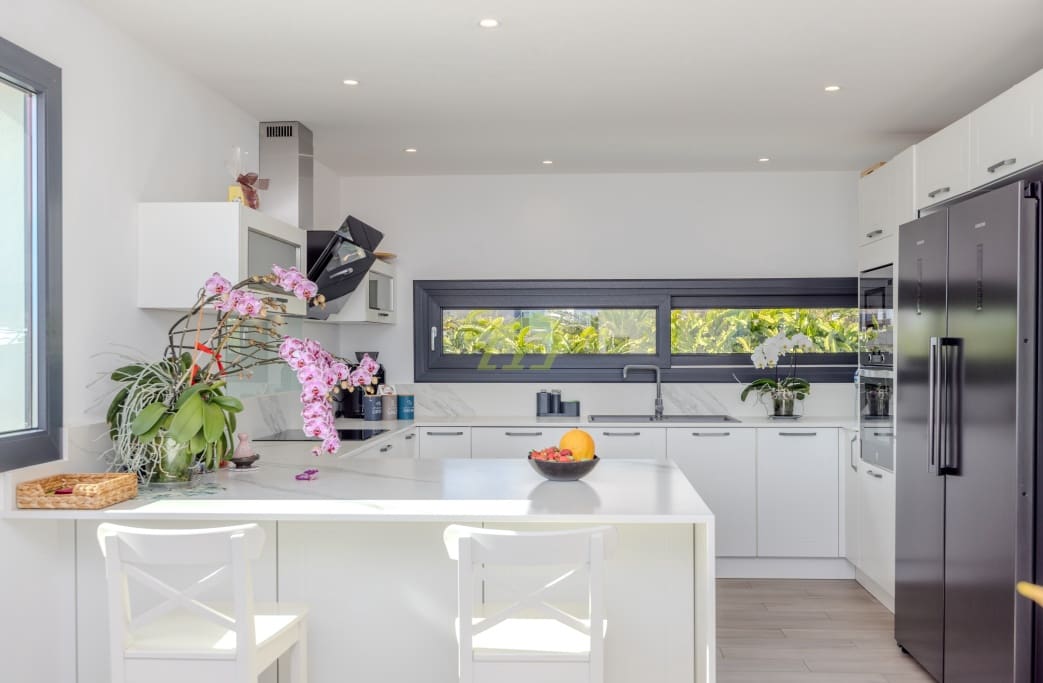 3 soveværelse Villa til salg i Costa Teguise med swimmingpool garage - € 995.000 (Ref: 8887095)