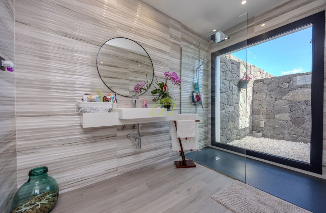 3 soveværelse Villa til salg i Costa Teguise med swimmingpool garage - € 995.000 (Ref: 8887095)