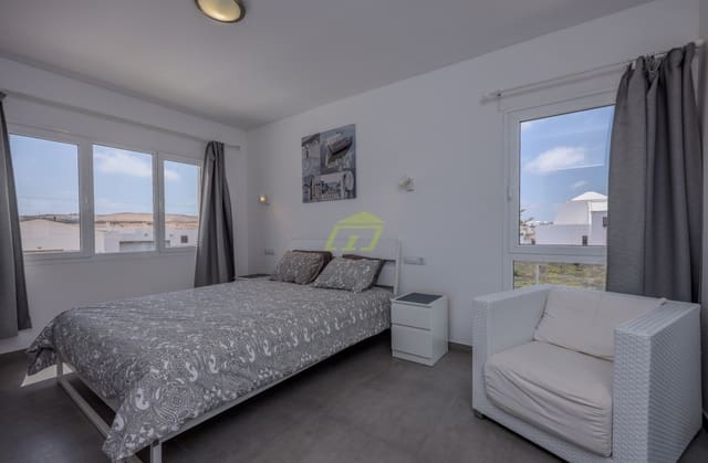 5 soverom Villa til salgs i El Cuchillo, Tinajo med svømmebasseng garasje - € 650 000 (Ref: 8906516)