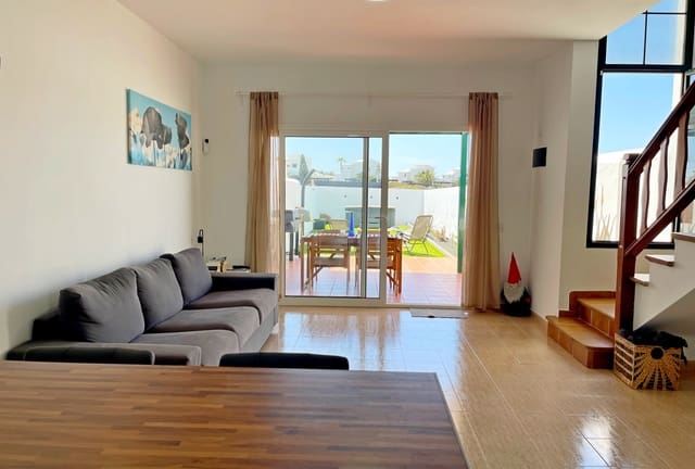 2 slaapkamer Rijtjeshuis te koop in Playa Blanca, Yaiza - € 299.000 (Ref: 8940745)