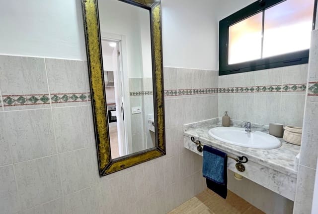 2 slaapkamer Rijtjeshuis te koop in Playa Blanca, Yaiza - € 299.000 (Ref: 8940745)