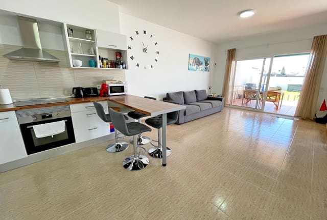 2 slaapkamer Rijtjeshuis te koop in Playa Blanca, Yaiza - € 299.000 (Ref: 8940745)