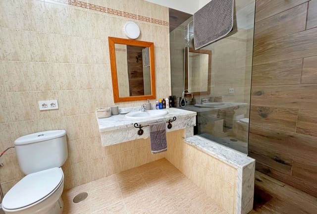 2 slaapkamer Rijtjeshuis te koop in Playa Blanca, Yaiza - € 299.000 (Ref: 8940745)