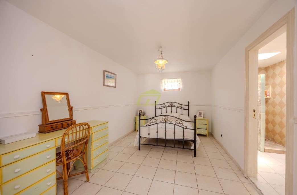 3 soverom Villa til salgs i Puerto del Carmen med svømmebasseng garasje - € 785 000 (Ref: 8967056)