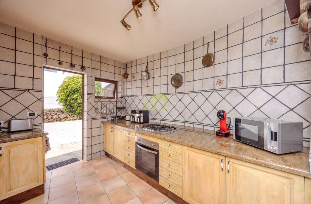 3 soverom Villa til salgs i Puerto del Carmen med svømmebasseng garasje - € 785 000 (Ref: 8967056)