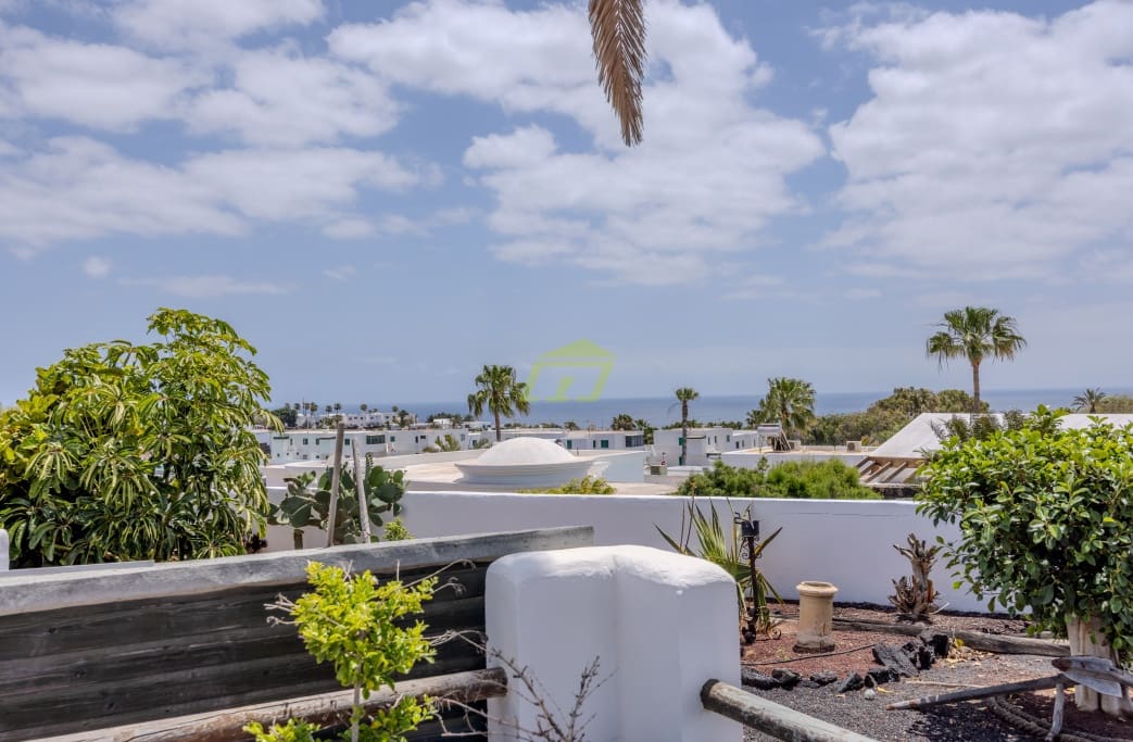 3 soverom Villa til salgs i Puerto del Carmen med svømmebasseng garasje - € 785 000 (Ref: 8967056)