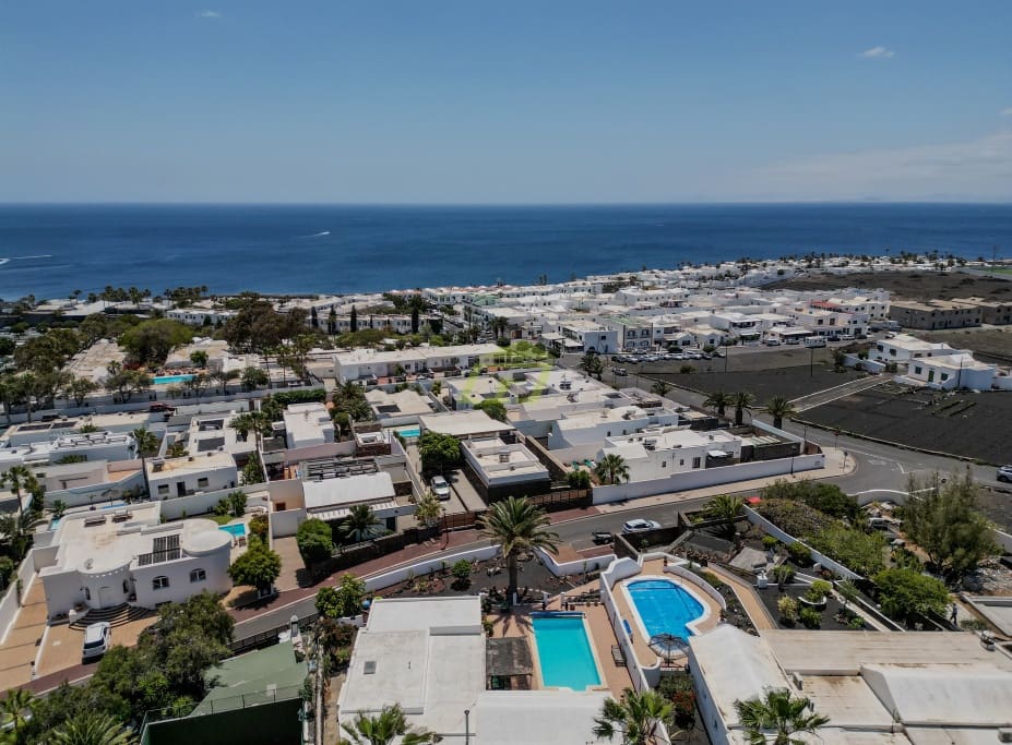 3 soverom Villa til salgs i Puerto del Carmen med svømmebasseng garasje - € 785 000 (Ref: 8967056)