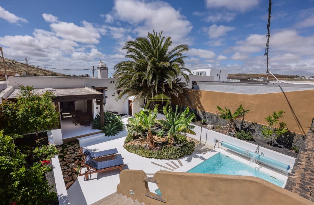 3 soveværelse Villa til salg i Los Valles med swimmingpool garage - € 775.000 (Ref: 8968740)