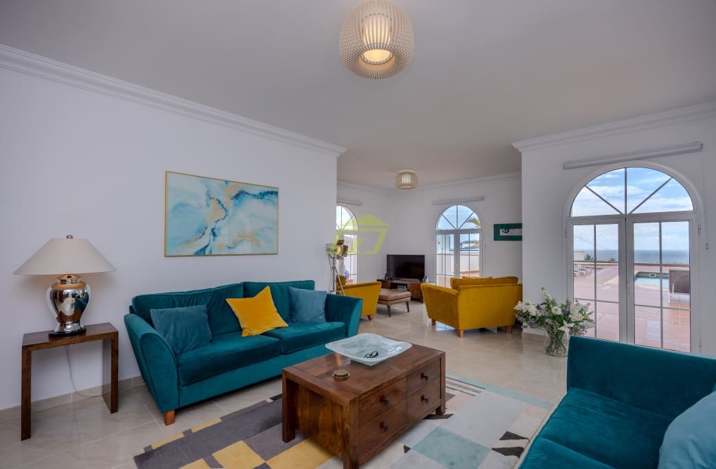 4 soveværelse Villa til salg i Tabayesco med swimmingpool garage - € 950.000 (Ref: 8992091)