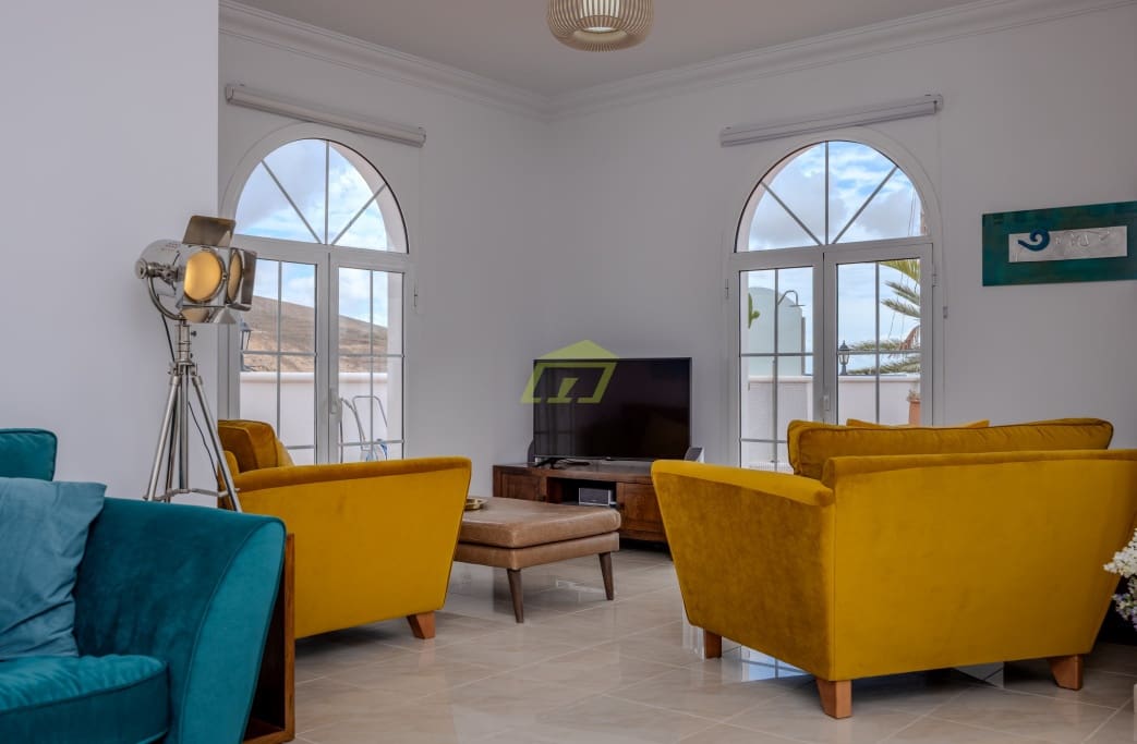 4 soveværelse Villa til salg i Tabayesco med swimmingpool garage - € 950.000 (Ref: 8992091)