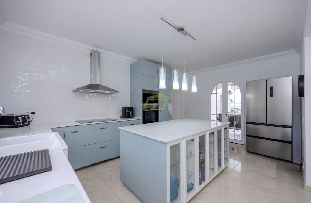 4 soveværelse Villa til salg i Tabayesco med swimmingpool garage - € 950.000 (Ref: 8992091)