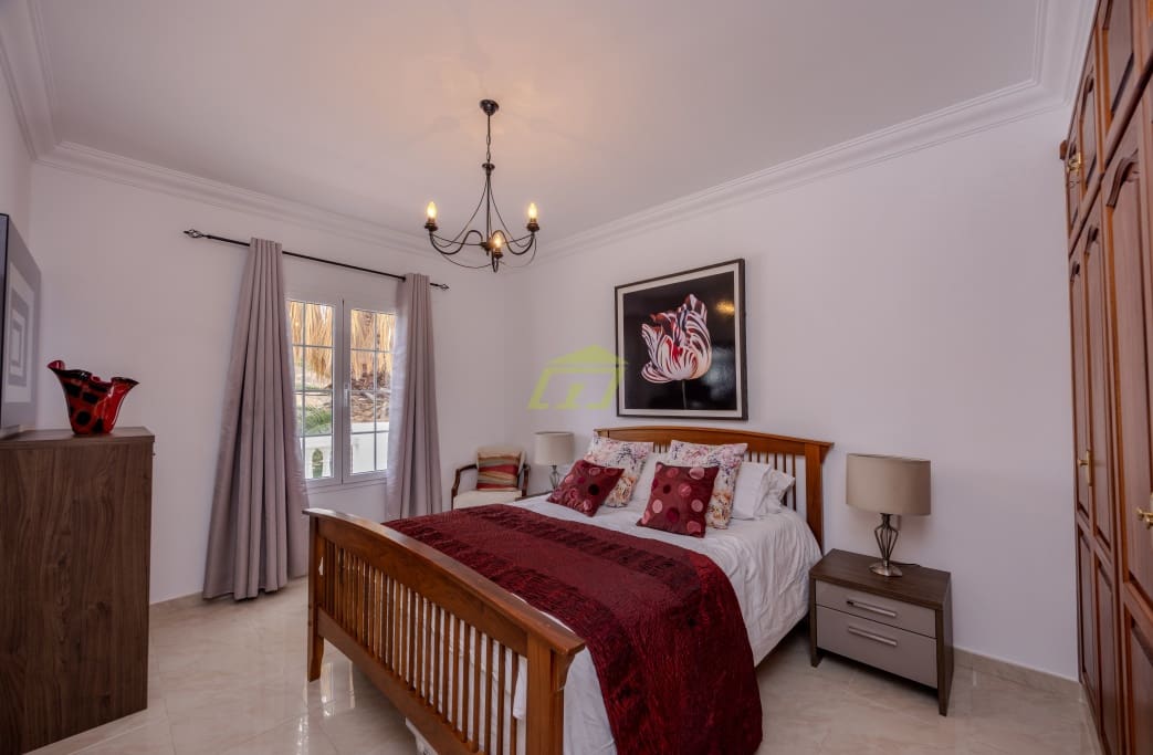 4 soveværelse Villa til salg i Tabayesco med swimmingpool garage - € 950.000 (Ref: 8992091)