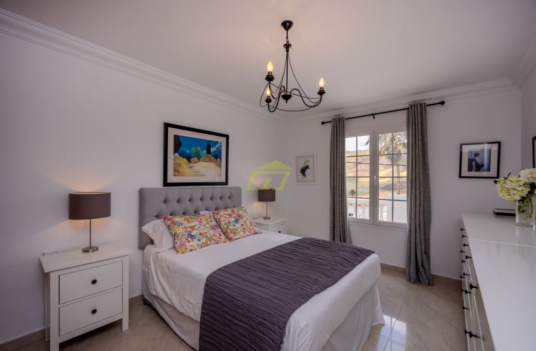 4 soveværelse Villa til salg i Tabayesco med swimmingpool garage - € 950.000 (Ref: 8992091)