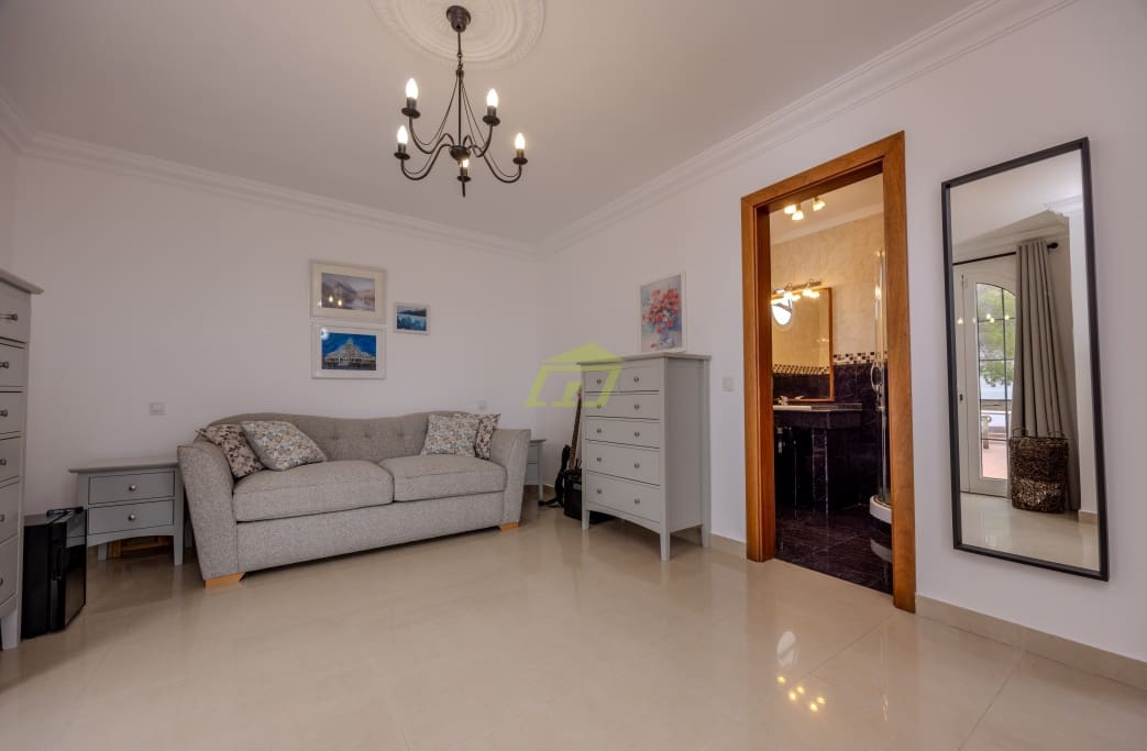 4 soveværelse Villa til salg i Tabayesco med swimmingpool garage - € 950.000 (Ref: 8992091)