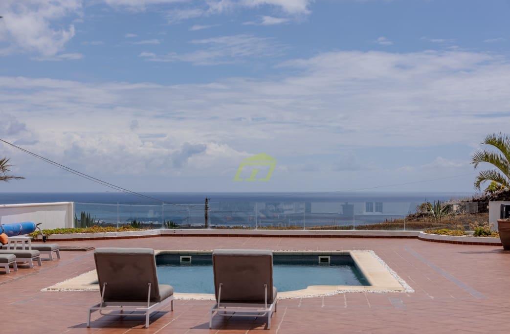 4 soveværelse Villa til salg i Tabayesco med swimmingpool garage - € 950.000 (Ref: 8992091)