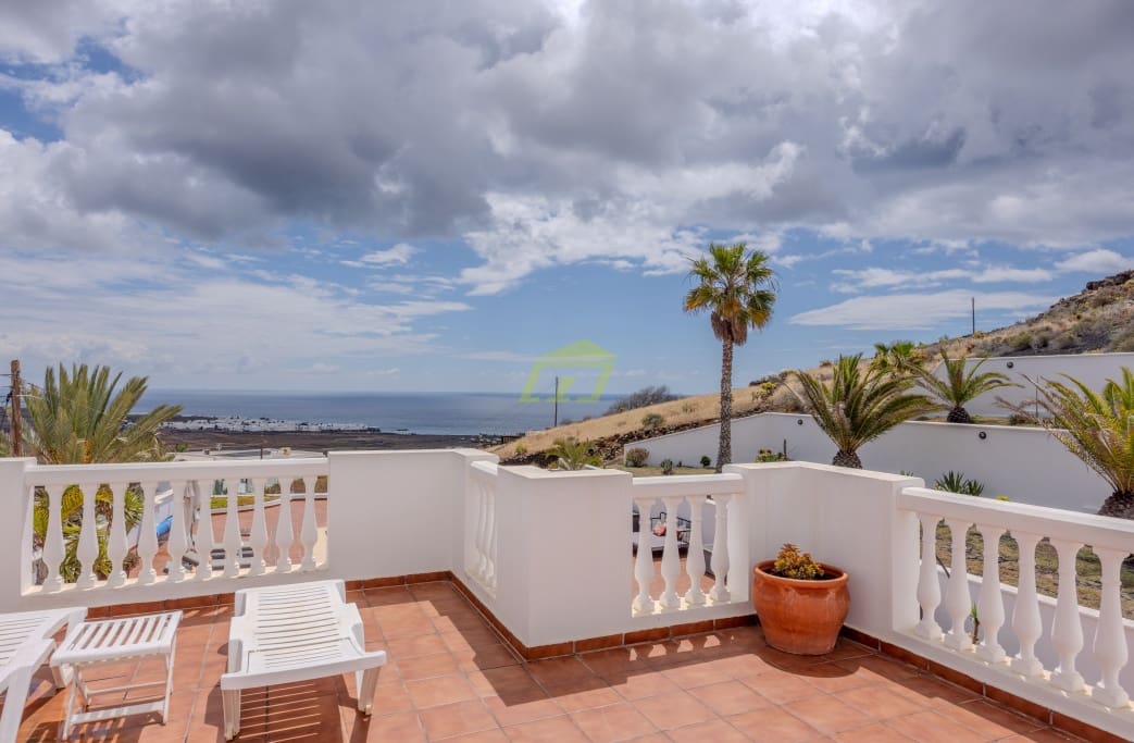 4 soveværelse Villa til salg i Tabayesco med swimmingpool garage - € 950.000 (Ref: 8992091)