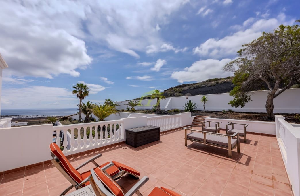 4 soveværelse Villa til salg i Tabayesco med swimmingpool garage - € 950.000 (Ref: 8992091)