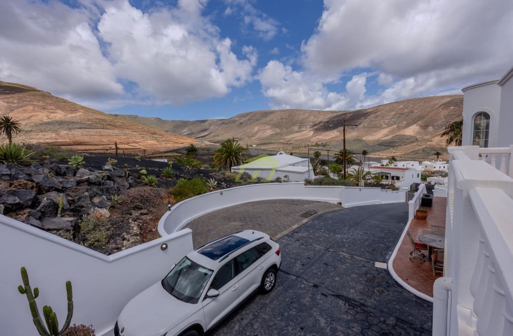 4 soveværelse Villa til salg i Tabayesco med swimmingpool garage - € 950.000 (Ref: 8992091)