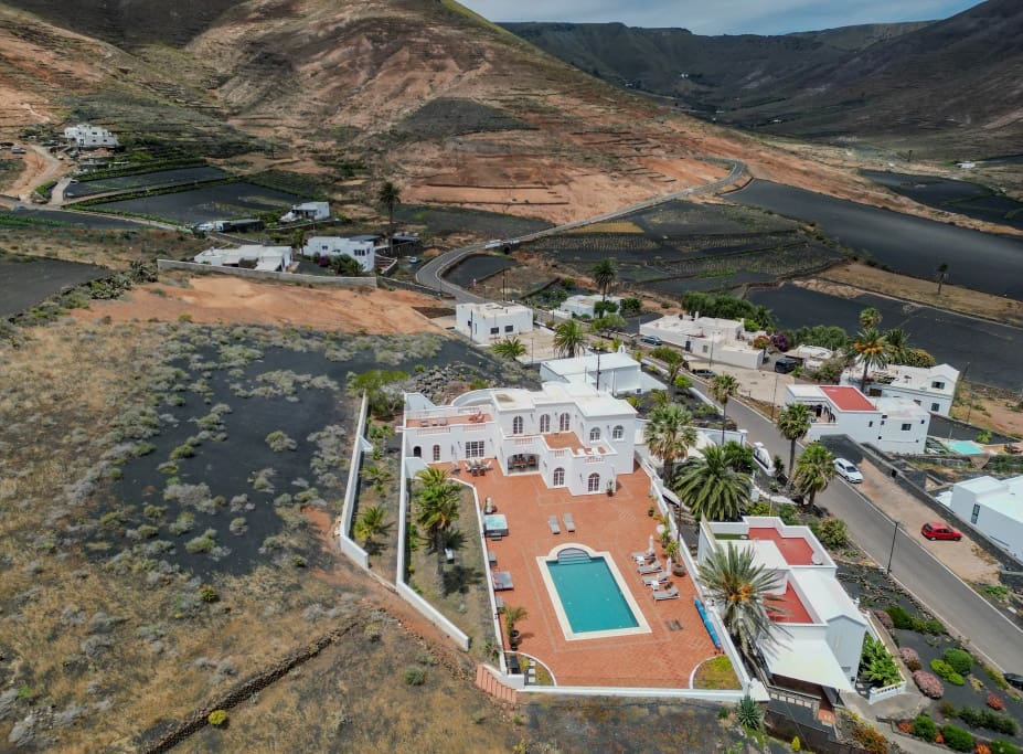 4 soveværelse Villa til salg i Tabayesco med swimmingpool garage - € 950.000 (Ref: 8992091)