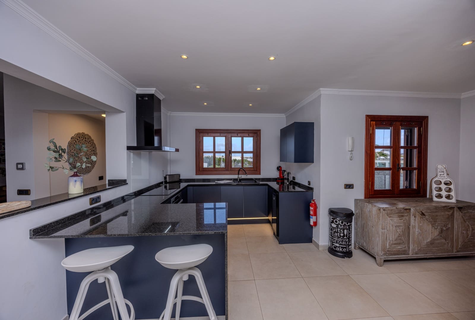 5 soverom Villa til salgs i Playa Blanca med svømmebasseng garasje - € 1 750 000 (Ref: 8992867)