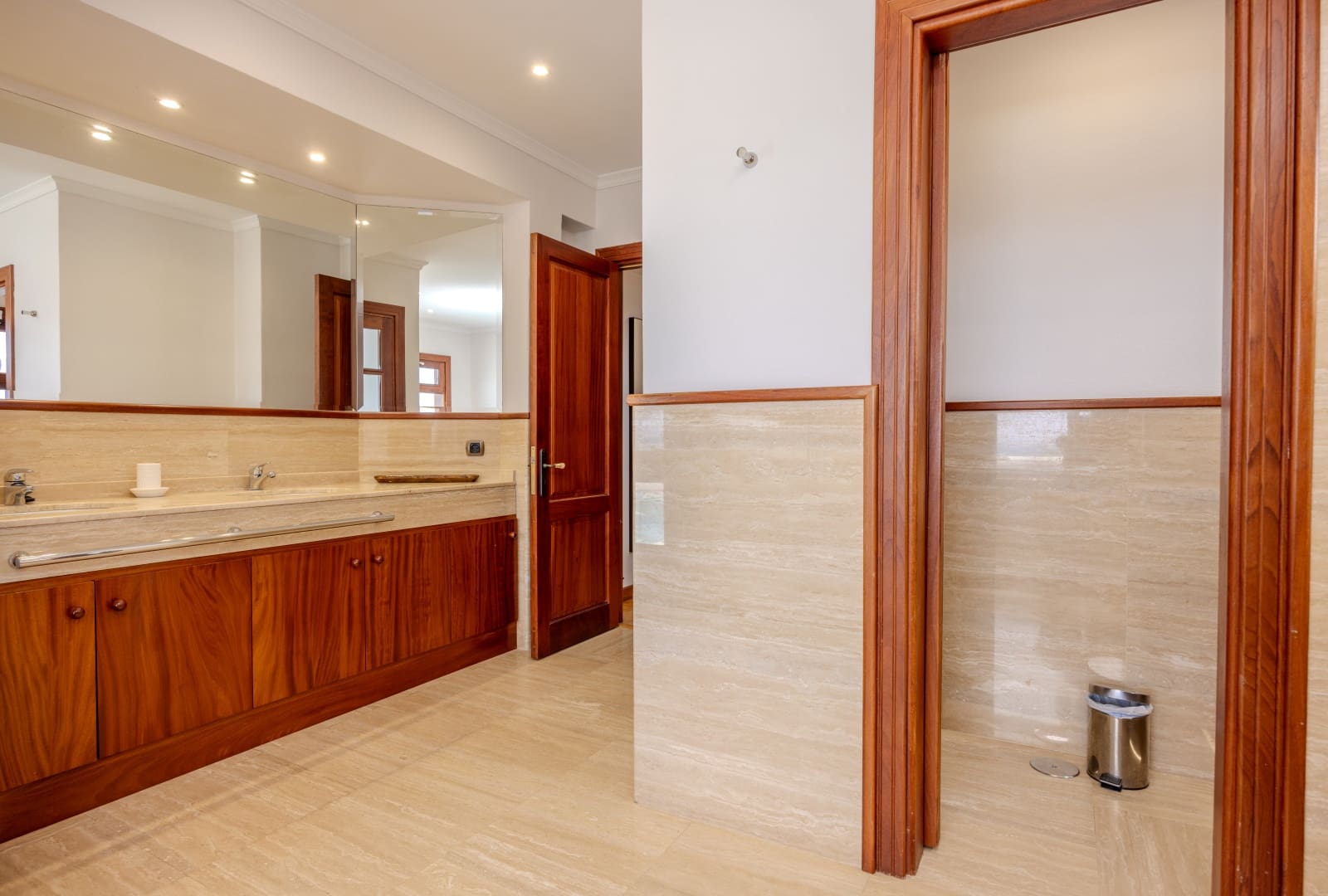 5 soverom Villa til salgs i Playa Blanca med svømmebasseng garasje - € 1 750 000 (Ref: 8992867)