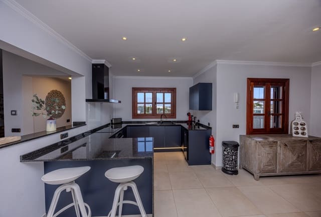 5 chambre Villa/Maison à vendre à Playa Blanca, Yaiza avec piscine garage - 1 750 000 € (Ref: 8992867)