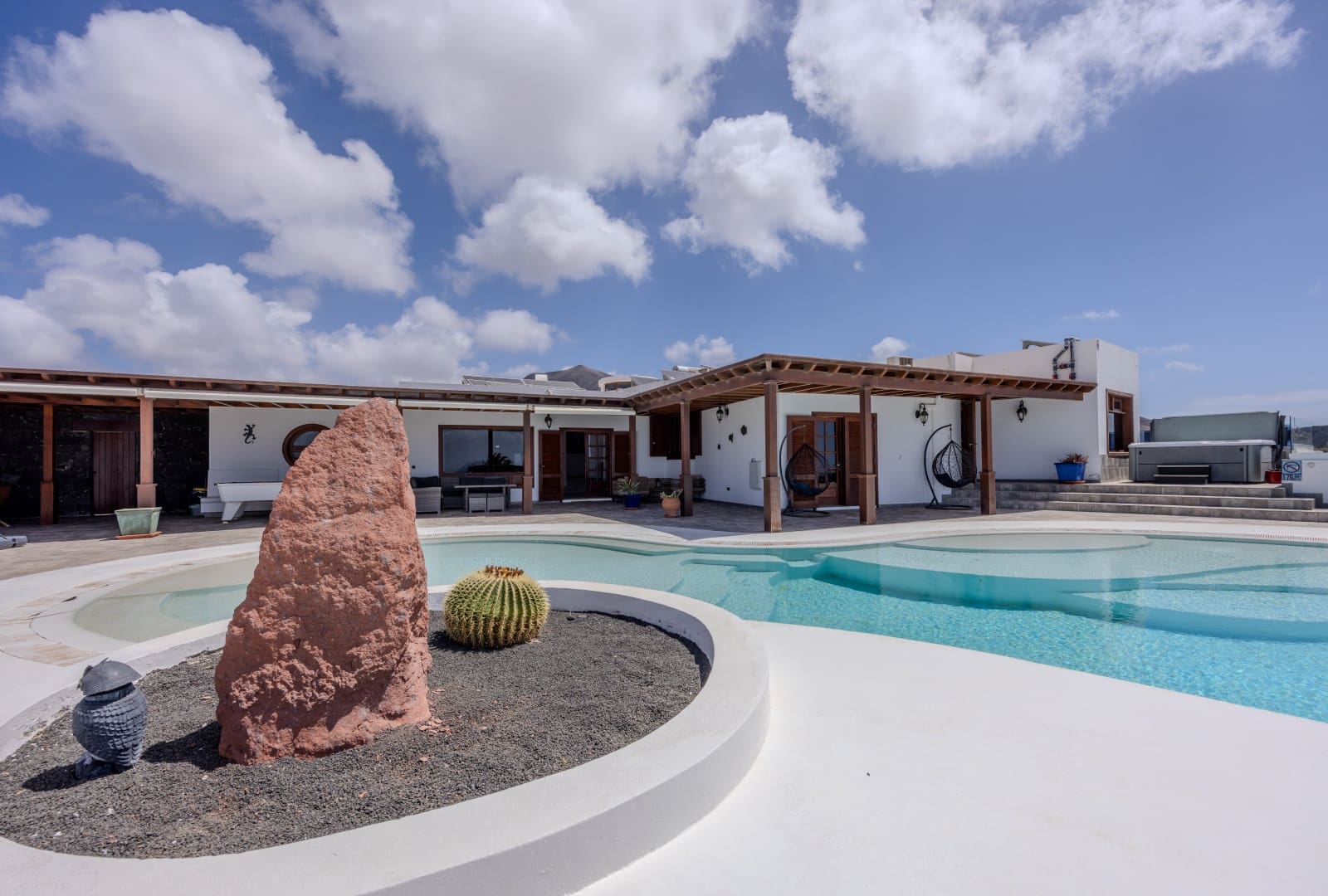 5 soverom Villa til salgs i Playa Blanca med svømmebasseng garasje - € 1 750 000 (Ref: 8992867)