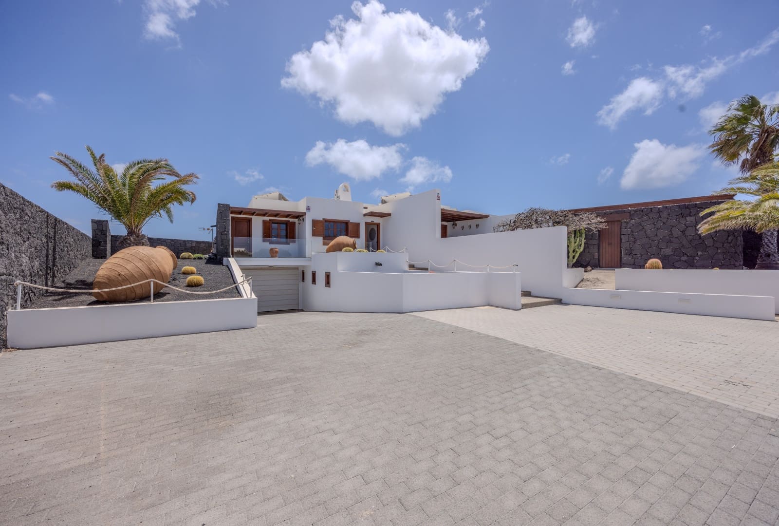 5 soverom Villa til salgs i Playa Blanca med svømmebasseng garasje - € 1 750 000 (Ref: 8992867)