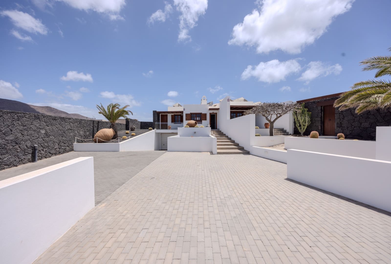 5 soverom Villa til salgs i Playa Blanca med svømmebasseng garasje - € 1 750 000 (Ref: 8992867)