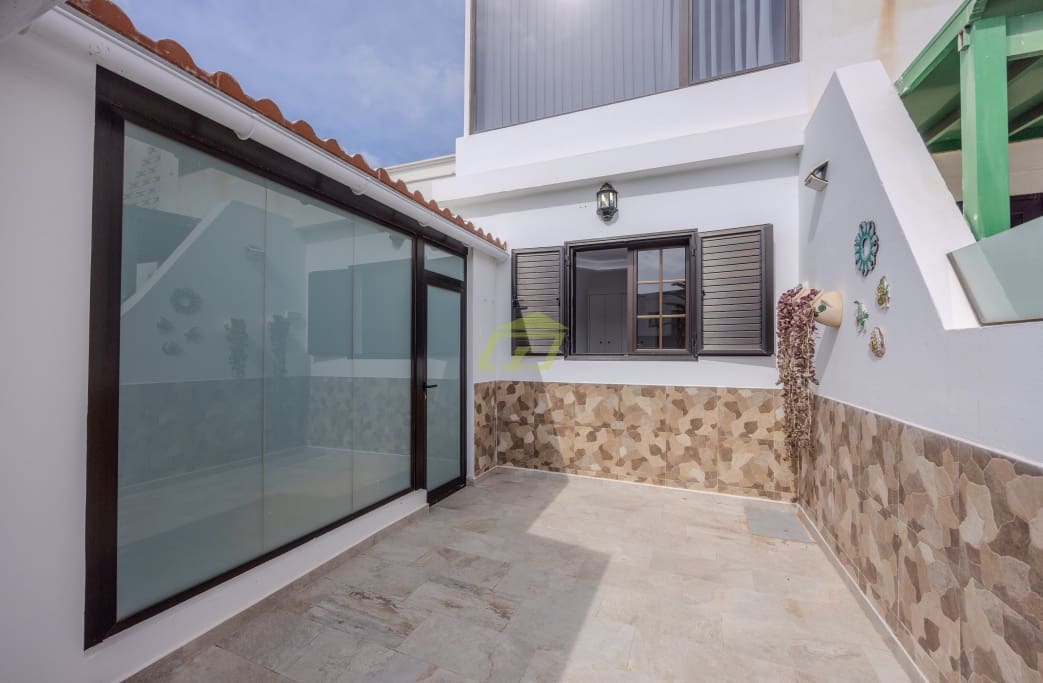4 soverom Hus til salgs i Costa Teguise - € 570 000 (Ref: 9004087)