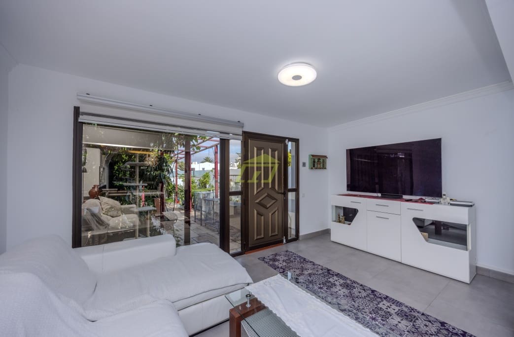 4 soverom Hus til salgs i Costa Teguise - € 570 000 (Ref: 9004087)