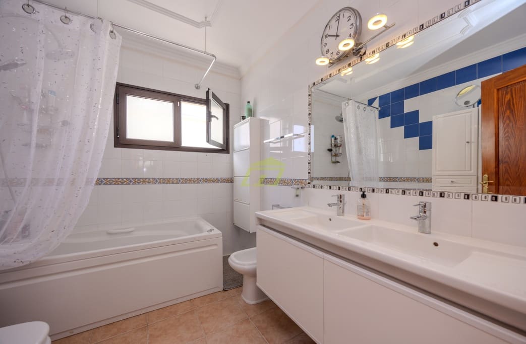 4 soverom Hus til salgs i Costa Teguise - € 570 000 (Ref: 9004087)