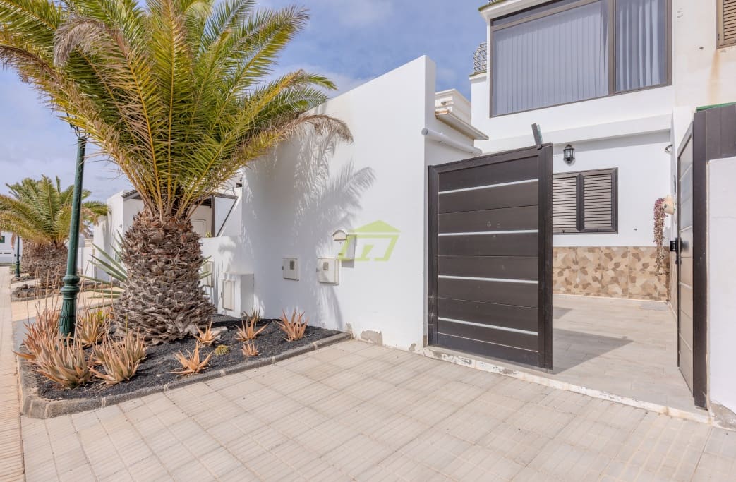 4 soverom Hus til salgs i Costa Teguise - € 570 000 (Ref: 9004087)