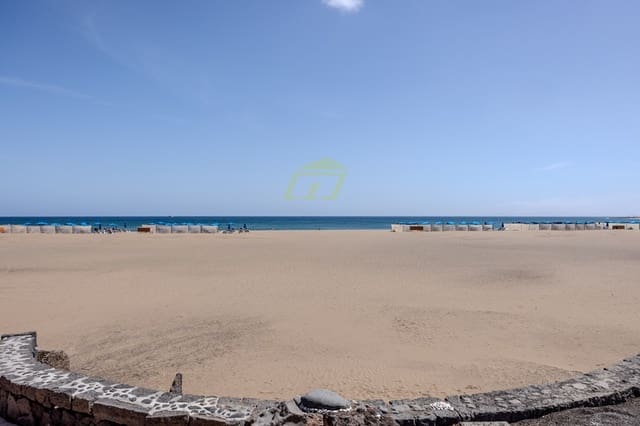 Commercial for sale in Puerto del Carmen, Tías - € 195,000 (Ref: 9025345)