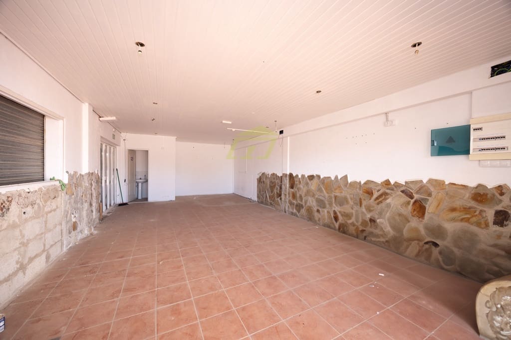 Kommersiell til salgs i Puerto del Carmen - € 195 000 (Ref: 9025345)