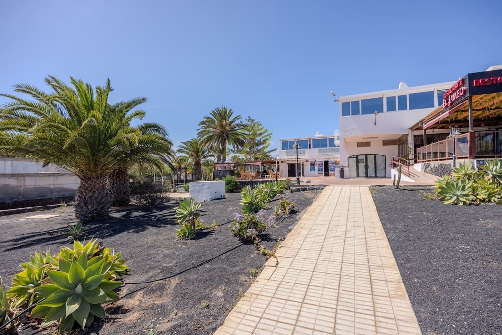 Kommersiell til salgs i Puerto del Carmen - € 195 000 (Ref: 9025345)