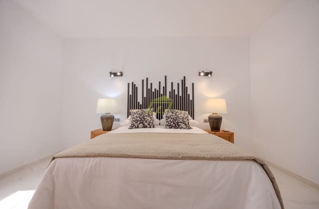 3 slaapkamer Rijtjeshuis te koop in Tabayesco, Haría met zwembad garage - € 650.000 (Ref: 9032732)