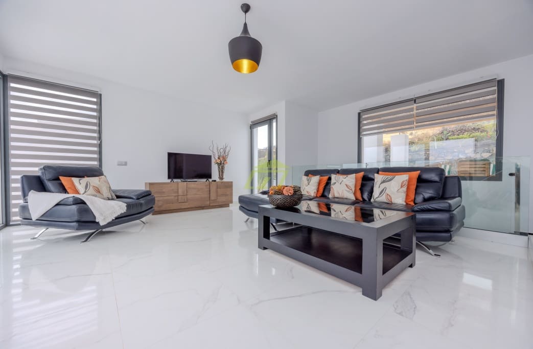 3 soveværelse Rækkehus til salg i Tabayesco med swimmingpool garage - € 650.000 (Ref: 9032732)