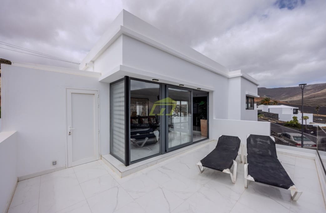 3 soveværelse Rækkehus til salg i Tabayesco med swimmingpool garage - € 650.000 (Ref: 9032732)