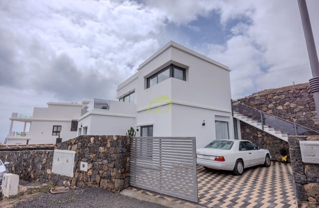 3 slaapkamer Rijtjeshuis te koop in Tabayesco, Haría met zwembad garage - € 650.000 (Ref: 9032732)