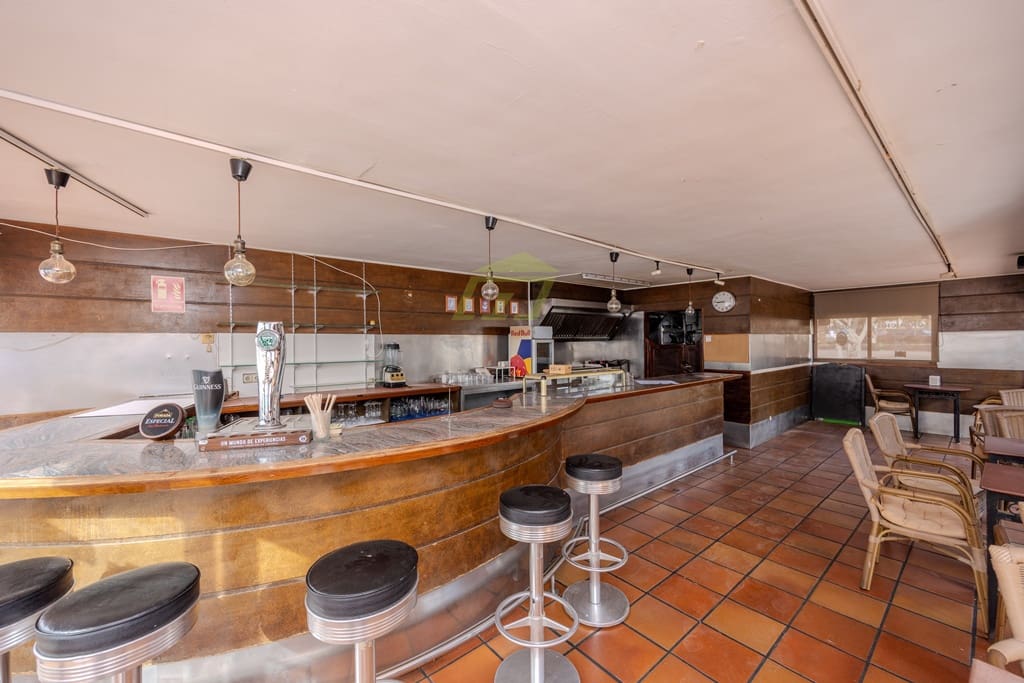 Commercial for sale in Puerto del Carmen - € 320,000 (Ref: 9035588)