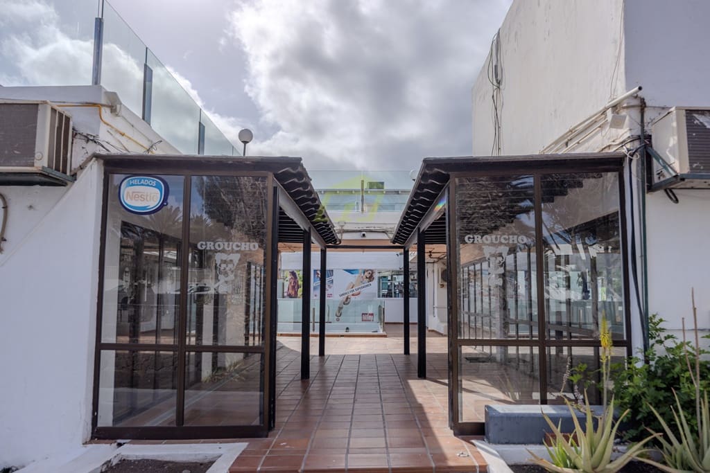 Commercial for sale in Puerto del Carmen - € 320,000 (Ref: 9035588)