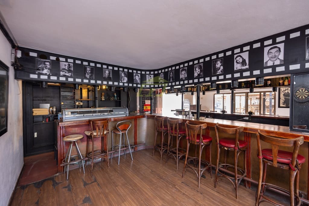 Commercial for sale in Puerto del Carmen - € 320,000 (Ref: 9035588)