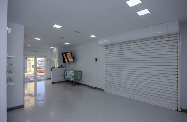 1 bedroom Commercial for sale in Arrecife with garage - € 180,000 (Ref: 9042732)