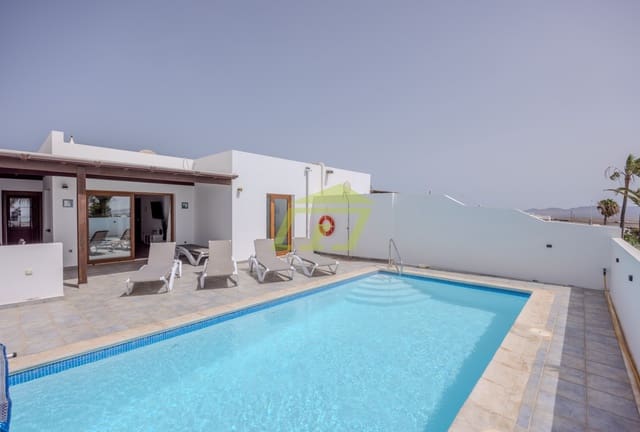 3 soveværelse Villa til salg i Playa Blanca, Yaiza med swimmingpool garage - € 549.000 (Ref: 9131444)